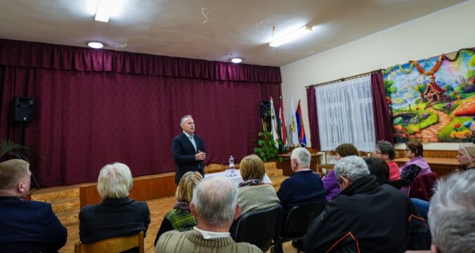 Lakossági fórum Püskin